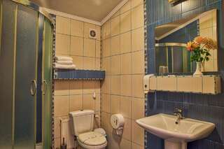 Отель Premier Compass Hotel Kherson Херсон Двухместный номер с 2 отдельными кроватями-1