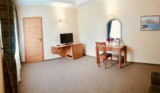 Отель Premier Compass Hotel Kherson Херсон Люкс-11